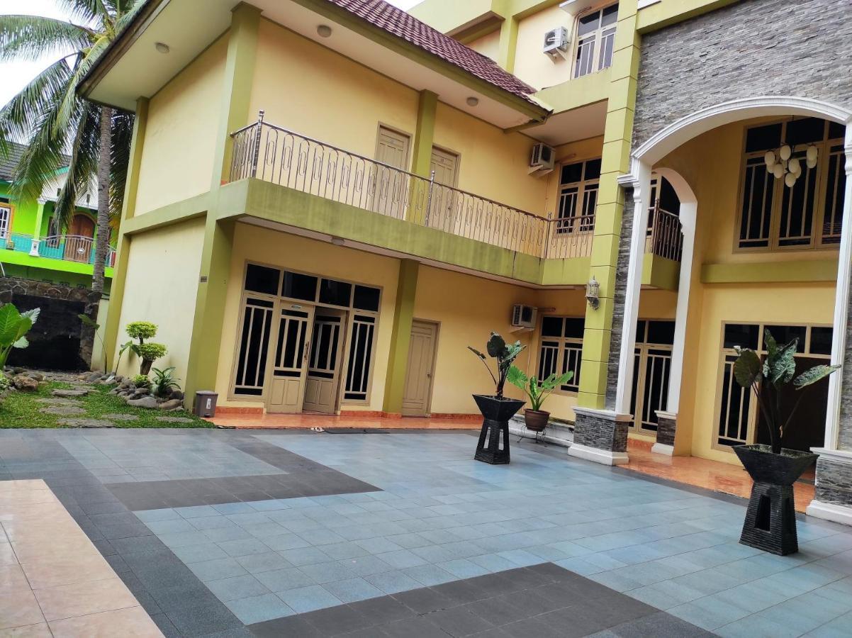 Hotel Randik Sekayu エクステリア 写真