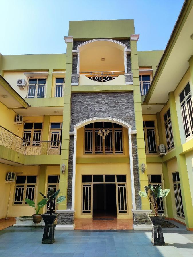 Hotel Randik Sekayu エクステリア 写真